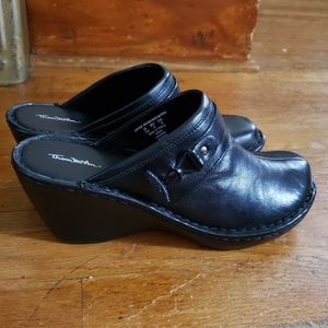 Thom McAn Black Leather Clogs 8
